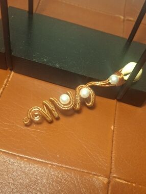 Gold Wire Spiral Finger Ornament Or?